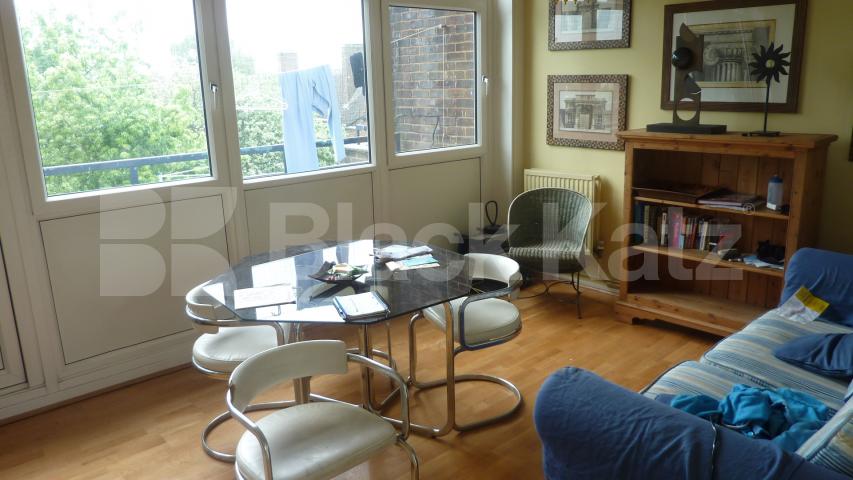 			GOOD FOR 3 SHARERS!, 2 Bedroom, 1 bath, 1 reception Flat			 Maitland Park Villas, CHALK FARM
